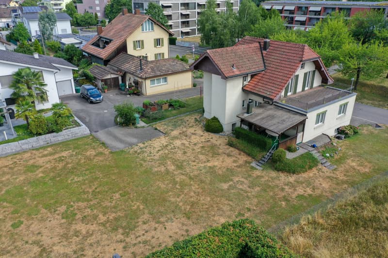Bauland an bevorzugter Lage oder Zweifamilienhaus mit grossem Garten (2)