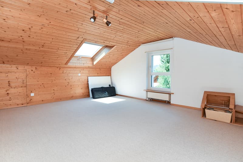 Grosszügiges Zimmer im DG