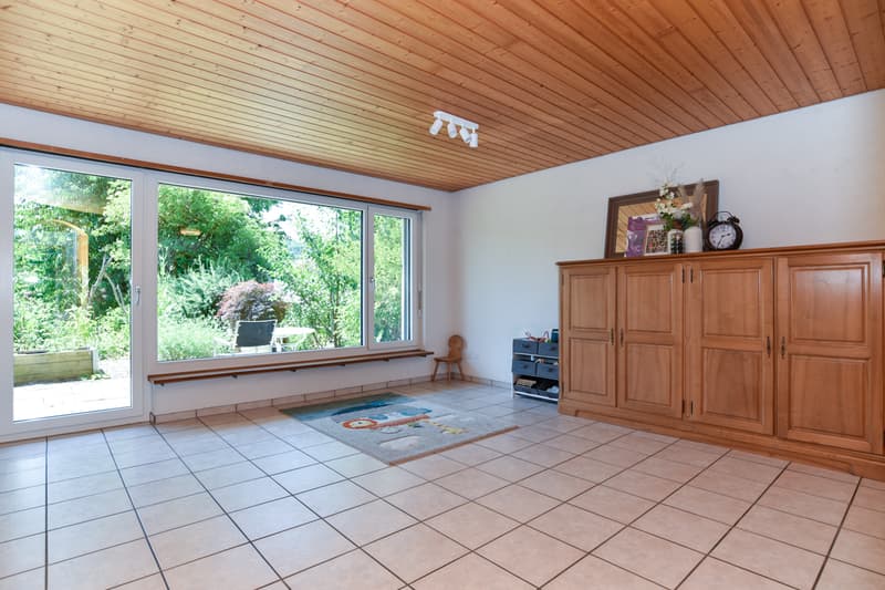 Wohnzimmer mit Gartenzugang