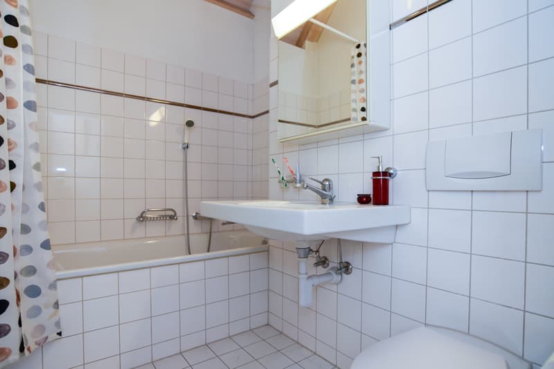 Nasszelle mit Badewanne