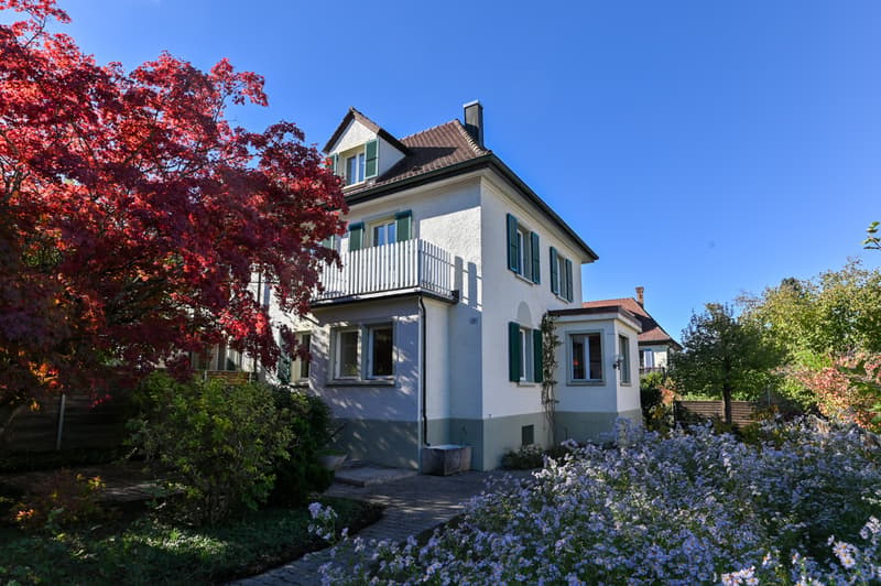 Doppelhaushälfte mit grosszügigem Garten an bester Lage im Zelgli (4)