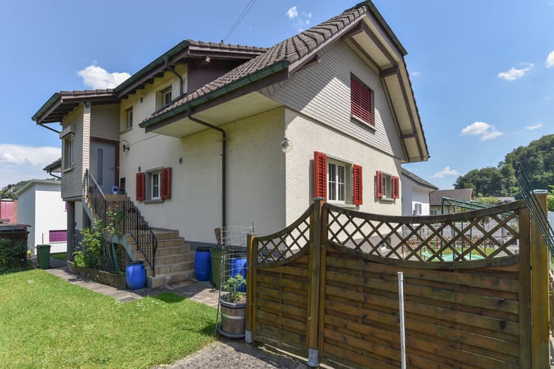 Ansicht mit Treppe ins OG