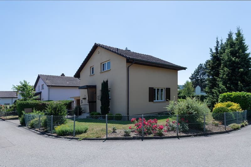 Charmantes Einfamilienhaus in Waltenschwil – Ihr neues Zuhause wartet! (2)