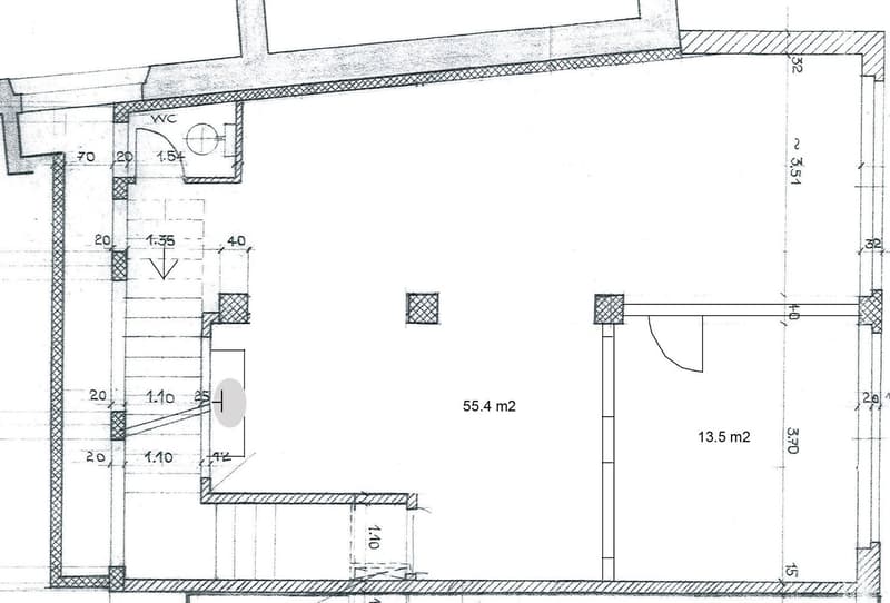 Floor plan with living room, kitchen, 2 bedrooms, 2 bathrooms, balcony, stairs