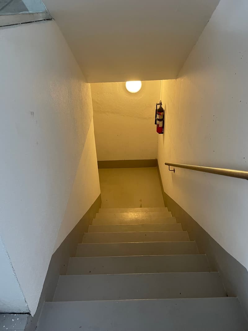 Treppe ins Untergeschoss