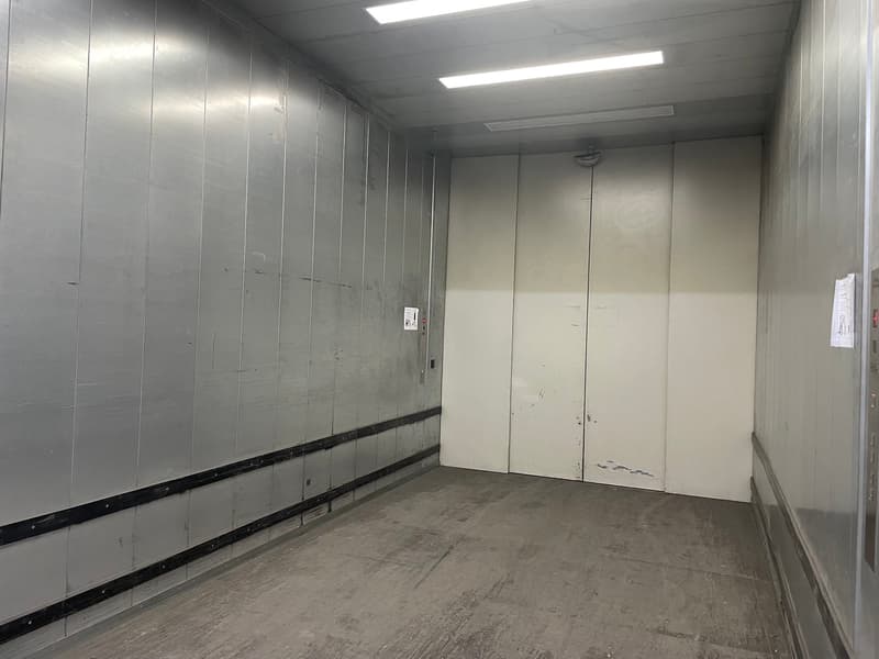 Warenlift innen (5000kg / 60 Personen)