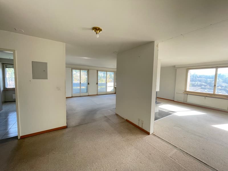 Blick vom Entrée (links Küche, dann Essen, rechts Wohnen)