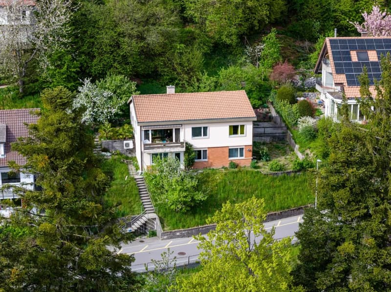 Casa unifamiliare con annesse e vista panoramica (1)