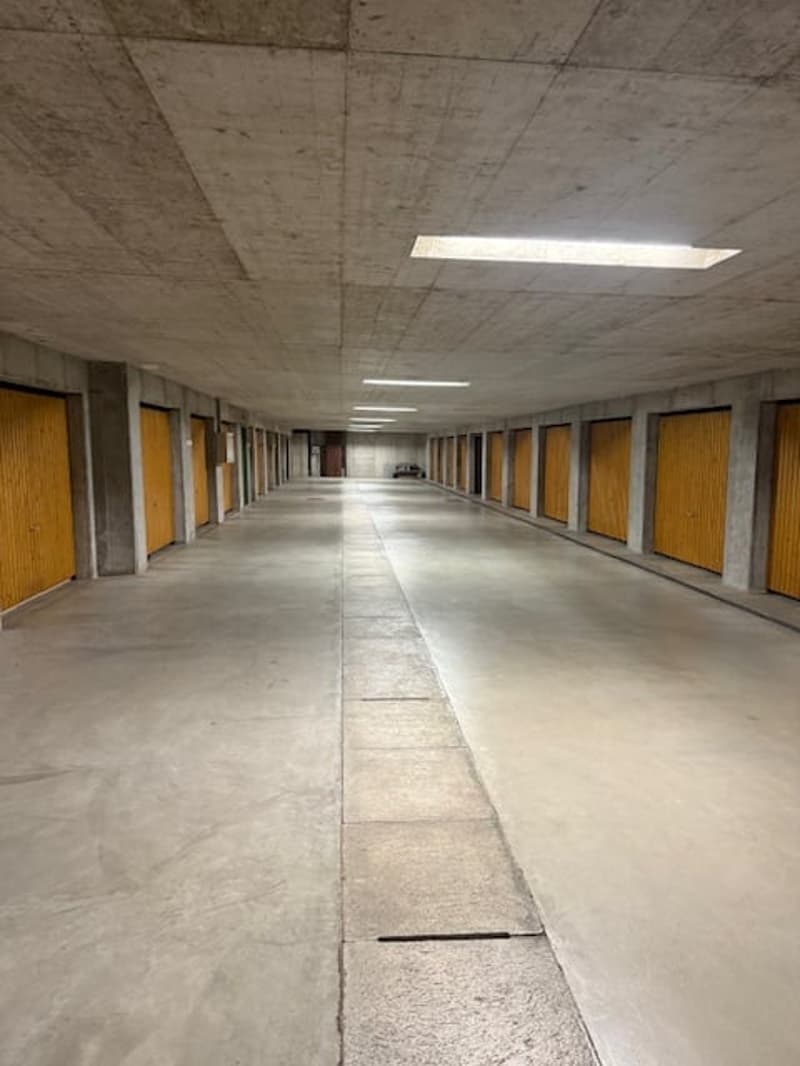 Boxe de garage dans un parking souterrain (2)