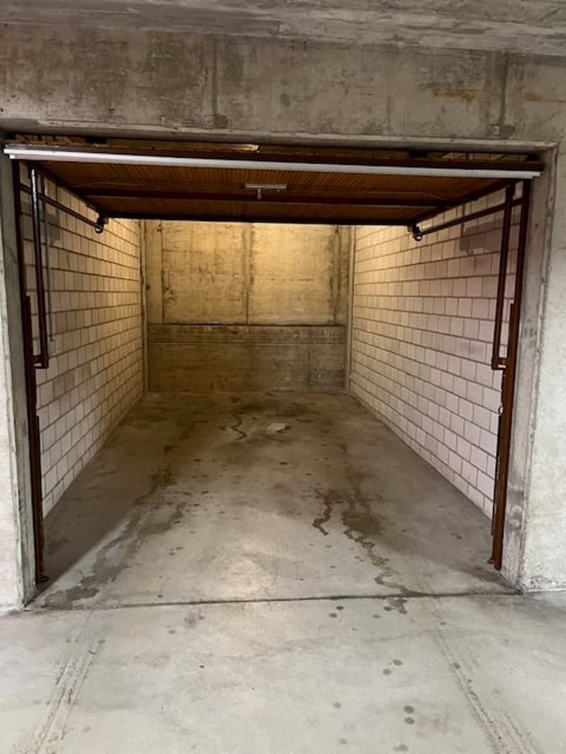 Boxe de garage dans un parking souterrain (3)