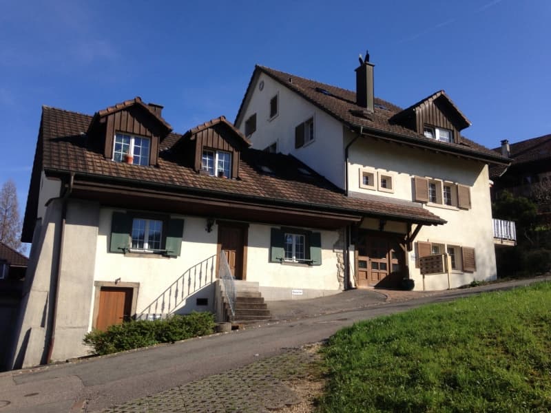 6.5-Zimmer-Dachwohnung in Haus mit viel Charme (1)