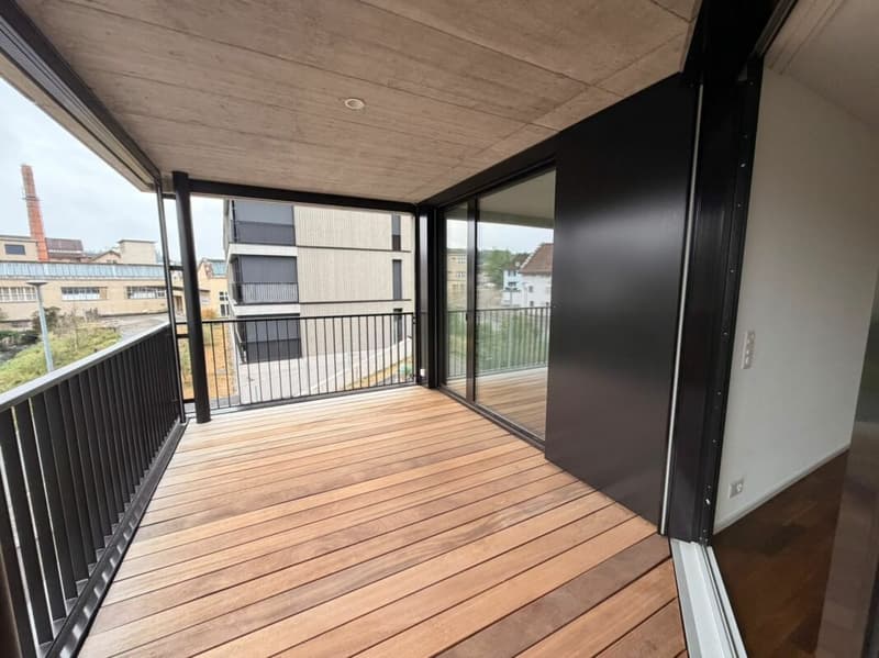 Loggia mit Zugang von Wohnzimmer und Schlafzimmer