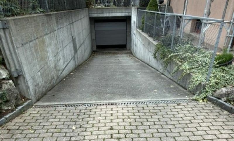 Tiefgarageneinfahrt