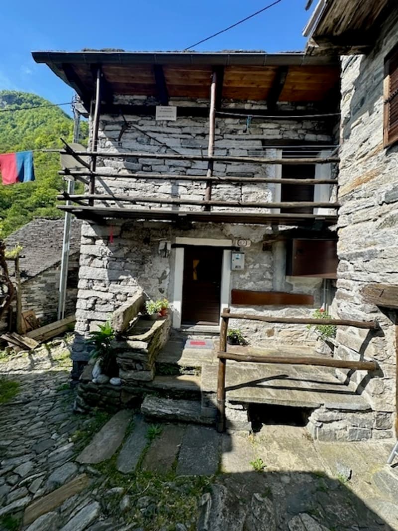 Möbliertes 3-Zimmer-Rustico im historischen Corippo (Verzascatal) (2)