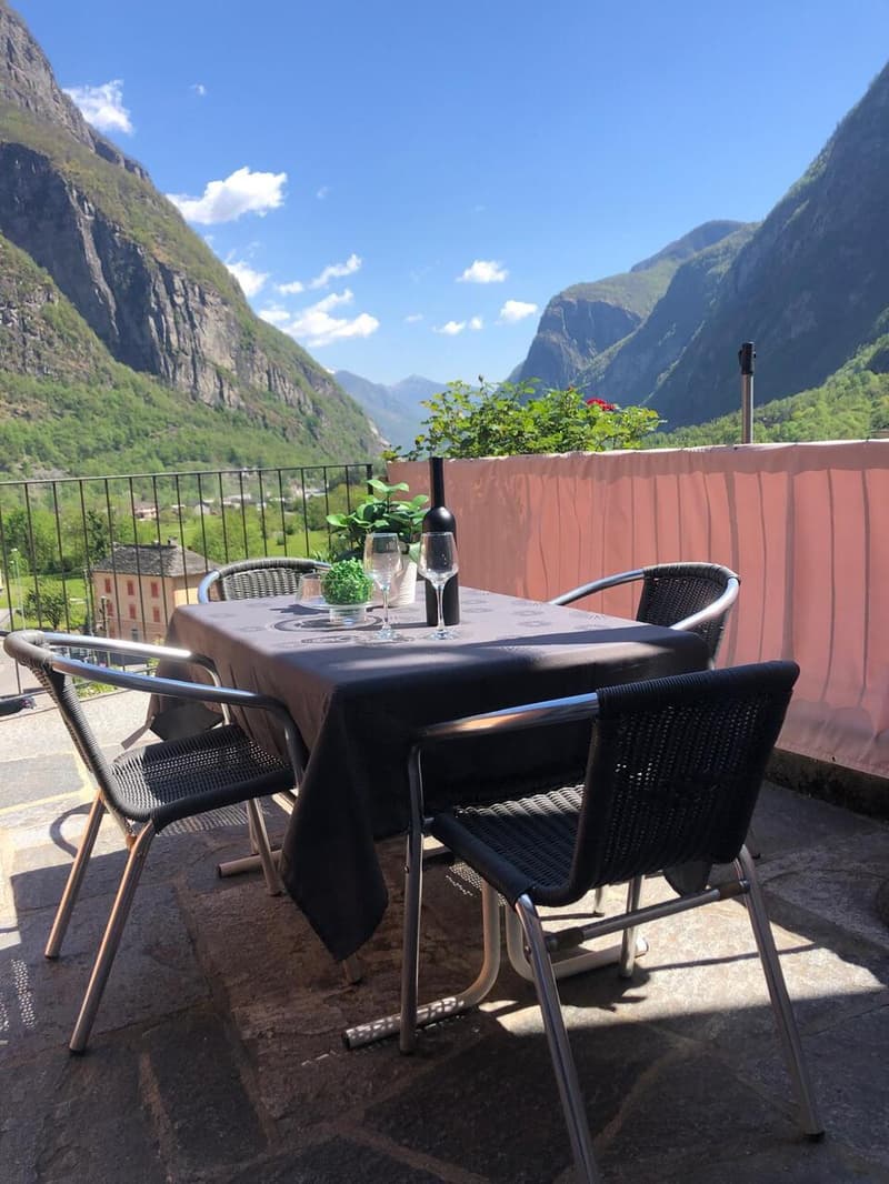 Charmantes Tessinerhaus an sonniger Aussichtslage in der Valle Maggia (5)