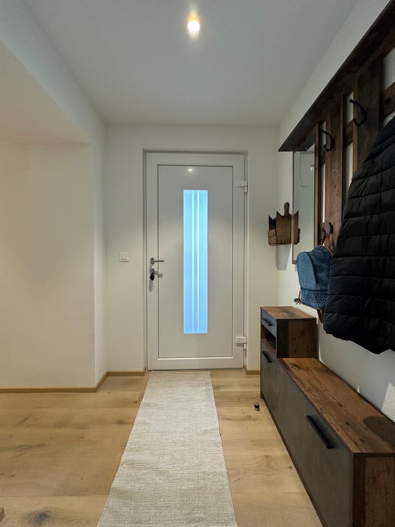 Neuwertige 3.5-Zimmer-Wohnung mit Sitzplatz und Carport zu verkaufen (4)