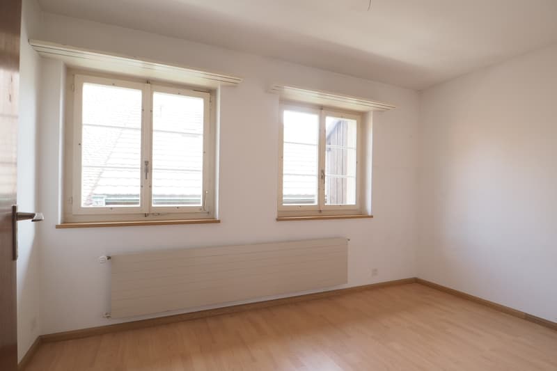 Zu vermieten 4.5 Zimmerwohnung mit Parkplatz im Dorfkern von Bretzwil (8)