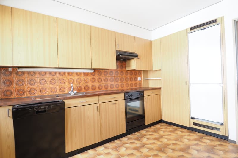 Zu vermieten 4.5 Zimmerwohnung mit Parkplatz im Dorfkern von Bretzwil (5)
