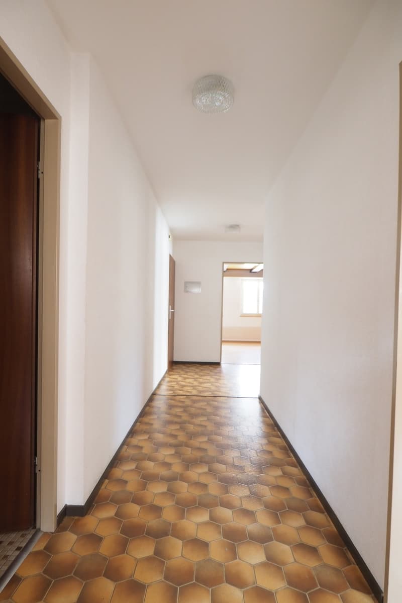 Zu vermieten 4.5 Zimmerwohnung mit Parkplatz im Dorfkern von Bretzwil (10)