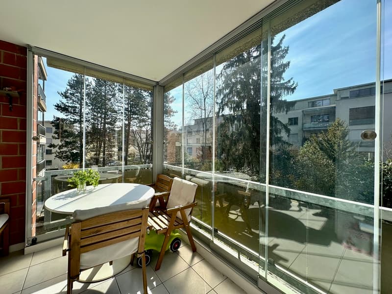 Gepflegte 4.5-Zimmer-Wohnung mit Balkon und Einstellhallenplatz (3)