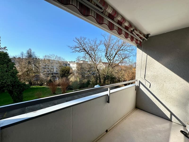 Helle Wohnung mit 2 Balkonen, Lift und Einstellhallenplatz (2)