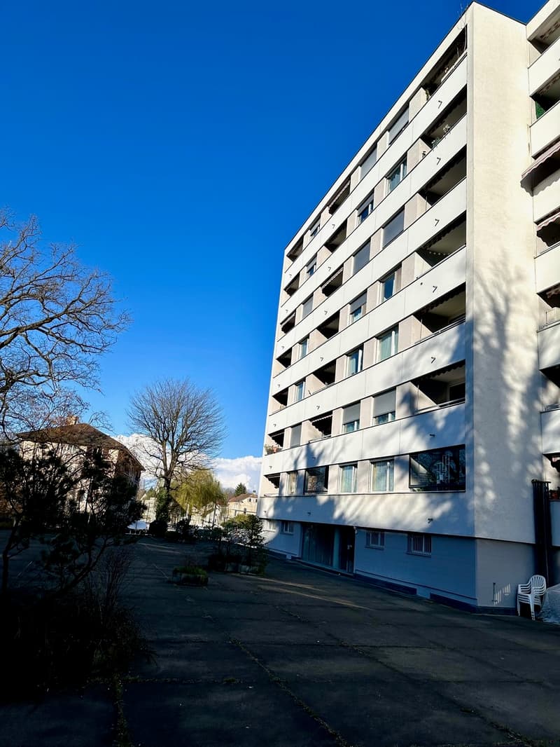 Helle Wohnung mit 2 Balkonen, Lift und Einstellhallenplatz (8)