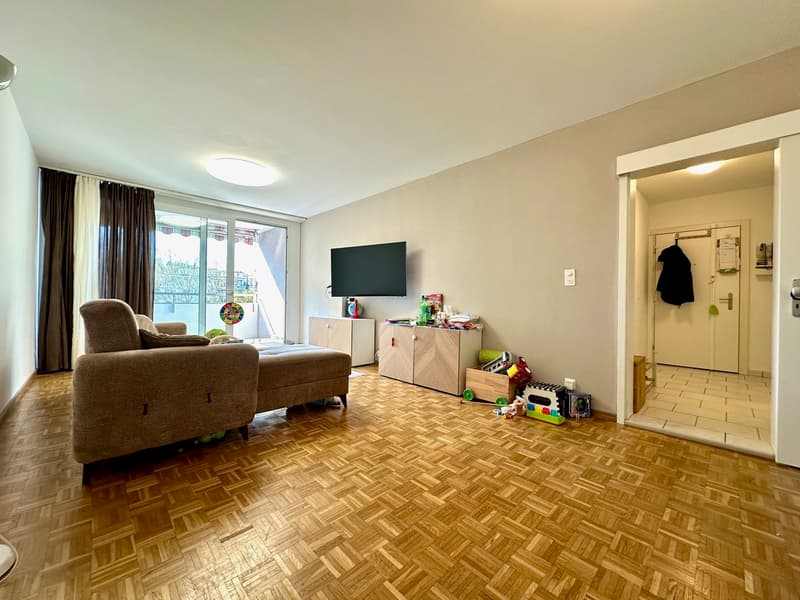 Helle Wohnung mit 2 Balkonen, Lift und Einstellhallenplatz (1)