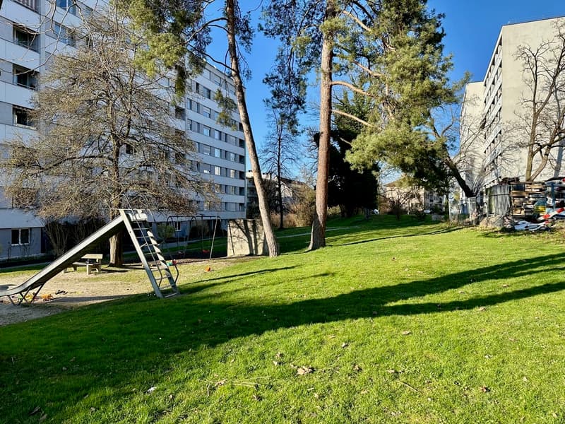 Helle Wohnung mit 2 Balkonen, Lift und Einstellhallenplatz (7)