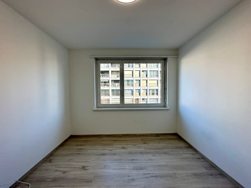Helle Wohnung mit 2 Balkonen, Lift und Einstellhallenplatz (5)