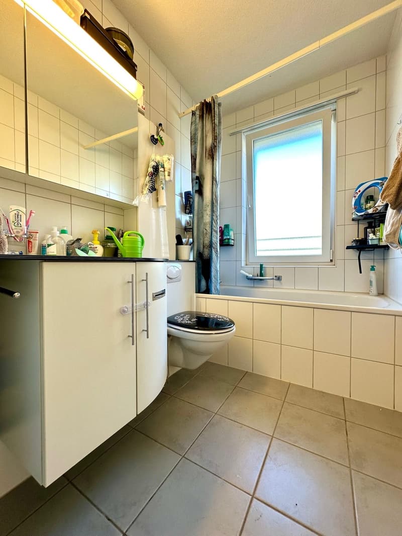 Helle Wohnung mit 2 Balkonen, Lift und Einstellhallenplatz (4)