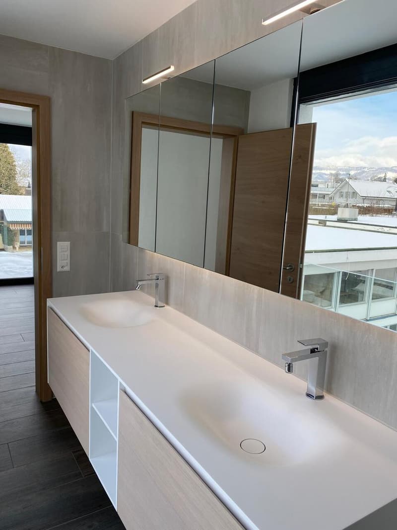 Moderne Designer-Attikawohnung mit Aussichtsterrasse (13)