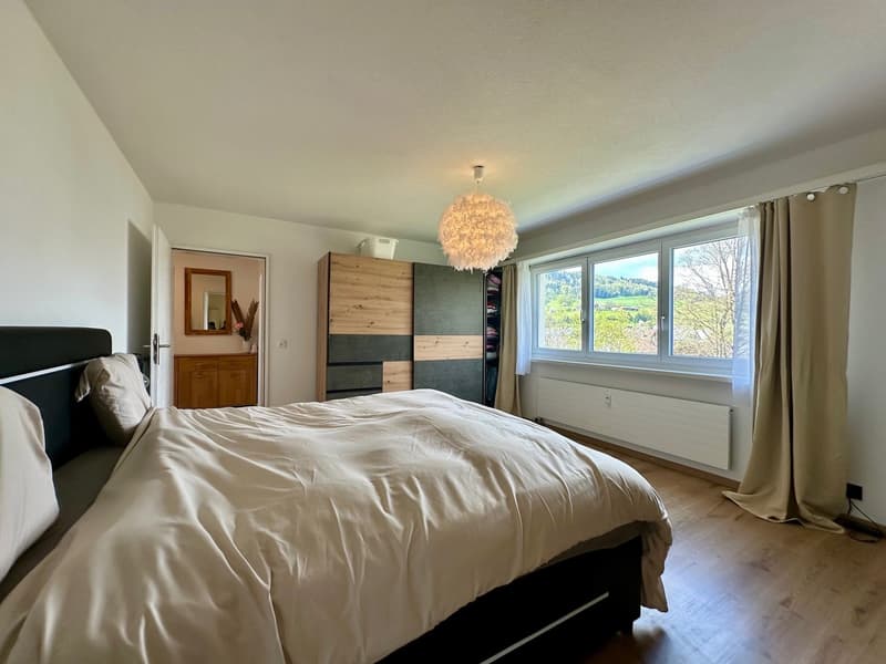 Modernisierte 3.5-Zimmerdachwohnung mit verglaster Terrasse und Garage (9)