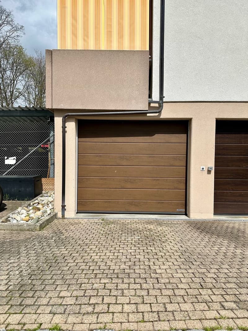 Modernisierte 3.5-Zimmerdachwohnung mit verglaster Terrasse und Garage (11)
