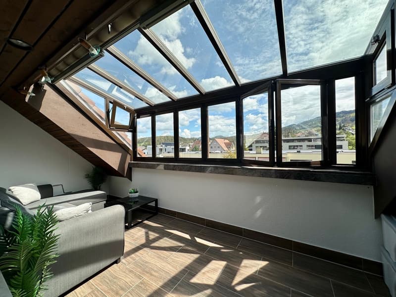 Modernisierte 3.5-Zimmerdachwohnung mit verglaster Terrasse und Garage (5)