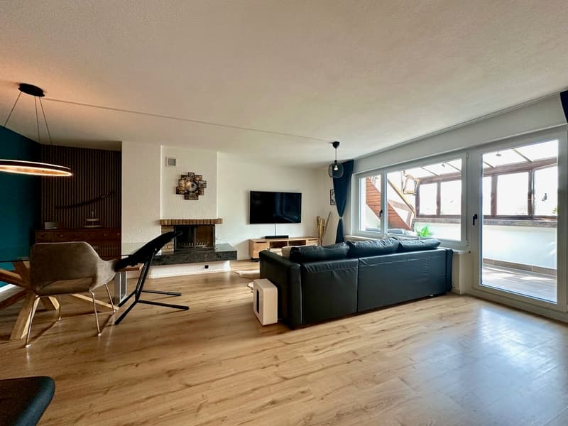 Modernisierte 3.5-Zimmerdachwohnung mit verglaster Terrasse und Garage (1)