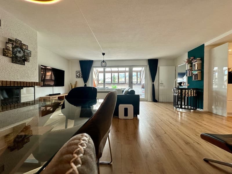 Modernisierte 3.5-Zimmerdachwohnung mit verglaster Terrasse und Garage (3)