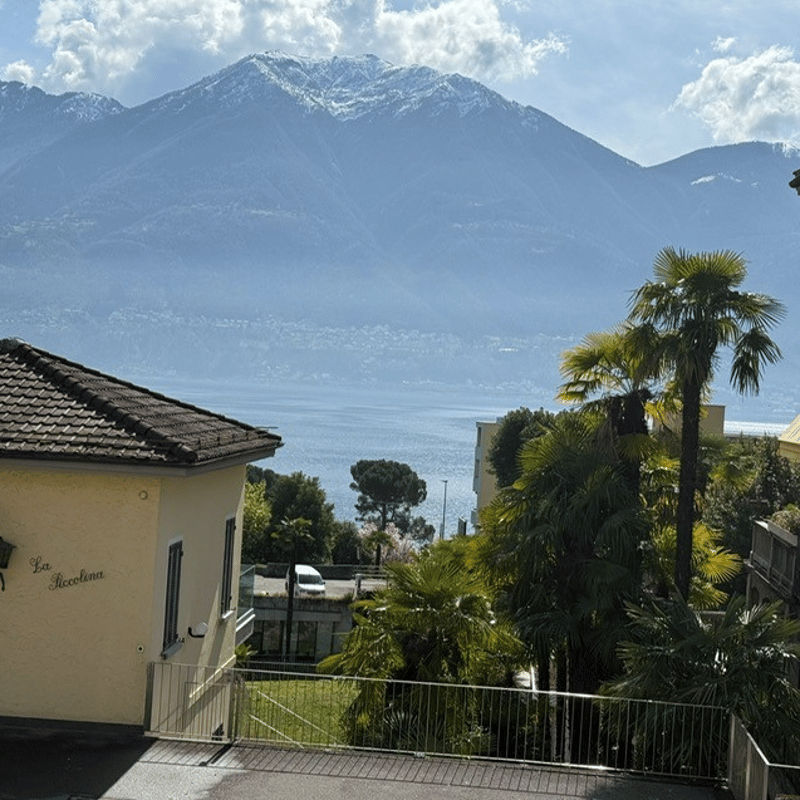 Luminoso appartamento di 2.5 locali con vista panoramica a Muralto (10)