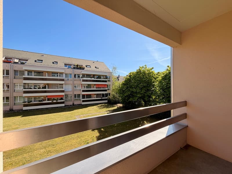 Luftige 2.5-Zimmer-Wohnung mit 2 Balkonen & einem Einstellhallenplatz (9)