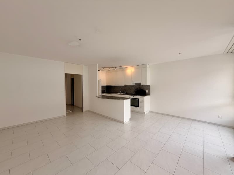 Luftige 2.5-Zimmer-Wohnung mit 2 Balkonen & einem Einstellhallenplatz (3)