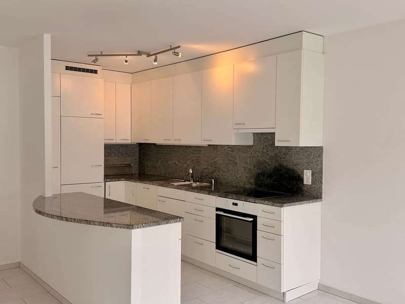 Luftige 2.5-Zimmer-Wohnung mit 2 Balkonen & einem Einstellhallenplatz (4)