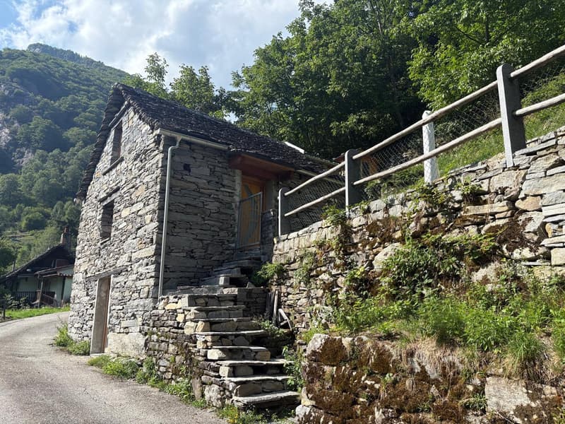 Rustico in pietra a Vergeletto – Charme montano rinnovato in vendita (1)
