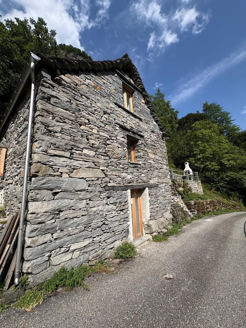 Rustico in pietra a Vergeletto – Charme montano rinnovato in vendita (3)