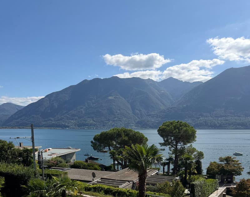 Affascinante monolocale vista lago con balcone a Muralto (1)