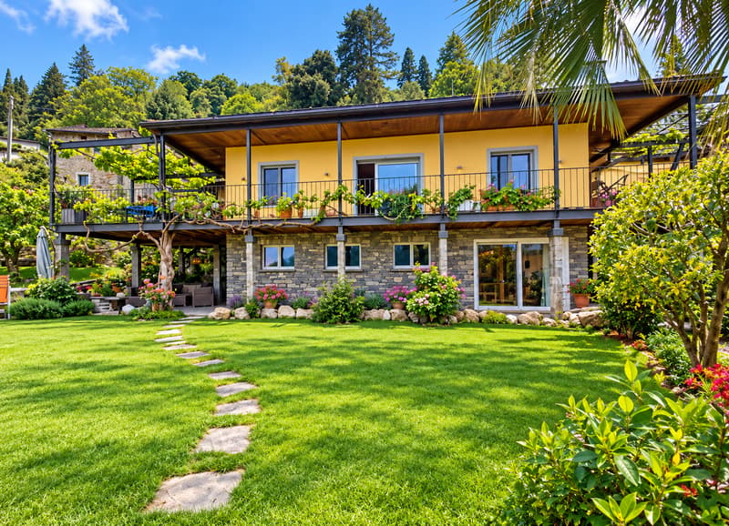 Incantevole casa bifamiliare a Brissago – 5.5 locali con giardino e vista panoramica (1)