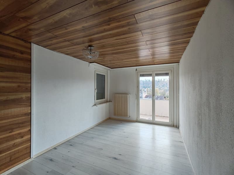 We rent a bright and spacious 4-room apartment in a quiet location in Zwingen immediately (7)