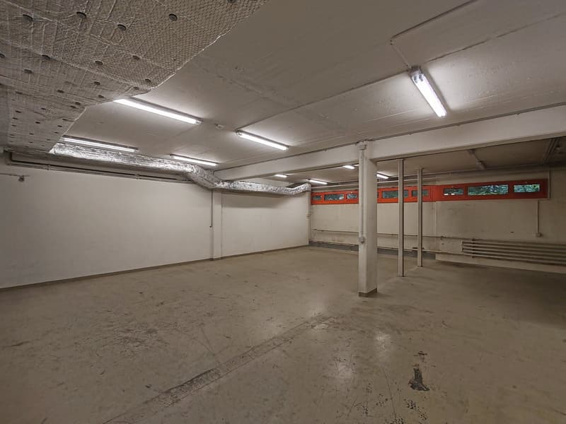 Versatile commercial space in the basement at a central location in Aarau (3)