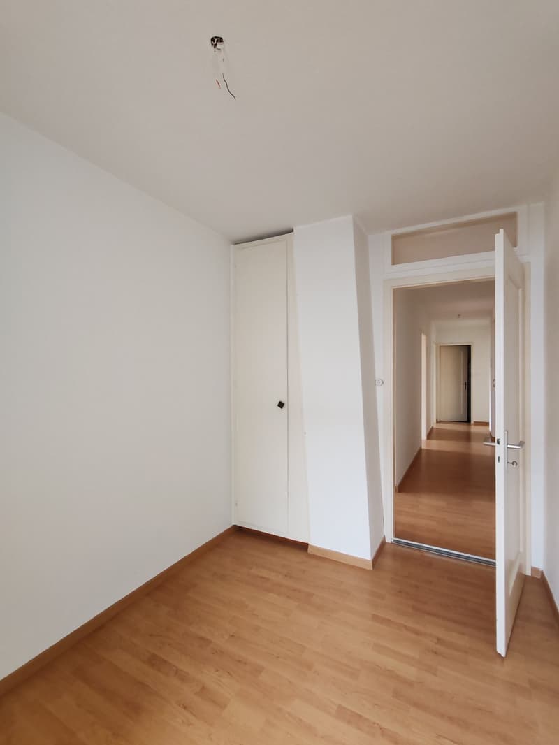 Charmante 4-Zimmer-Wohnung in historischem Gebäude in Reinach (7)