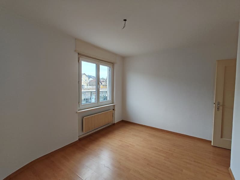 Charmante 4-Zimmer-Wohnung in historischem Gebäude in Reinach (5)