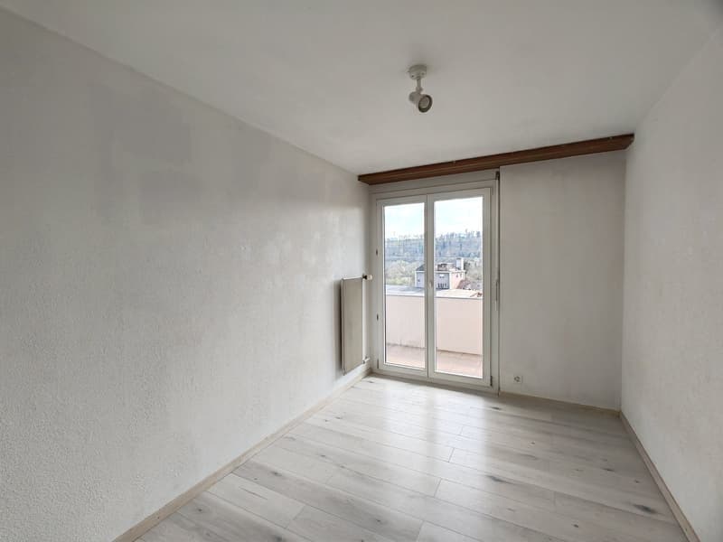 Wir vermieten ab sofort eine helle und grosszügige 4-Zimmer-Wohnungin ruhiger Lage in Zwingen (5)
