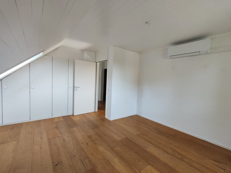 Exklusives 5½-Zimmer-Einfamilienhaus mit Garten, Balkon und Garage in Arlesheim (15)